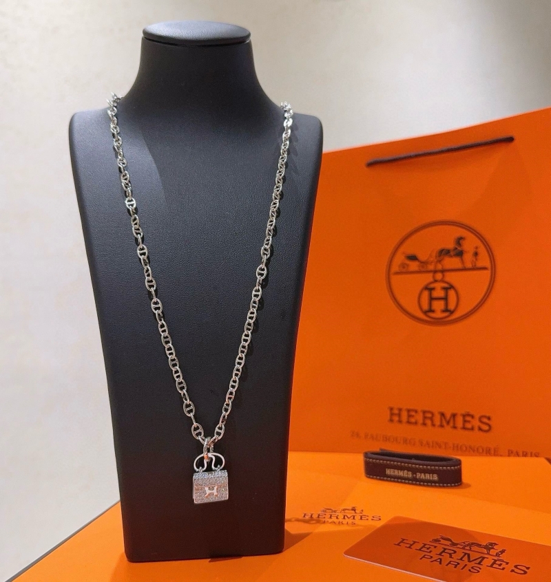 H**me5 necklaces